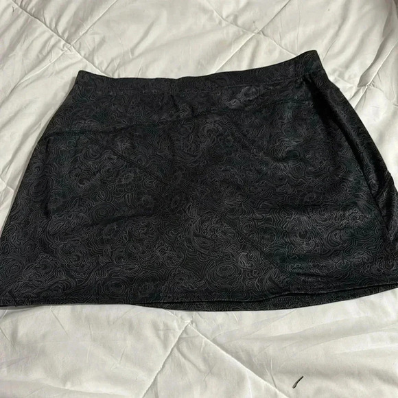 Columbia titanium black printed skort size medium - Picture 7 of 7